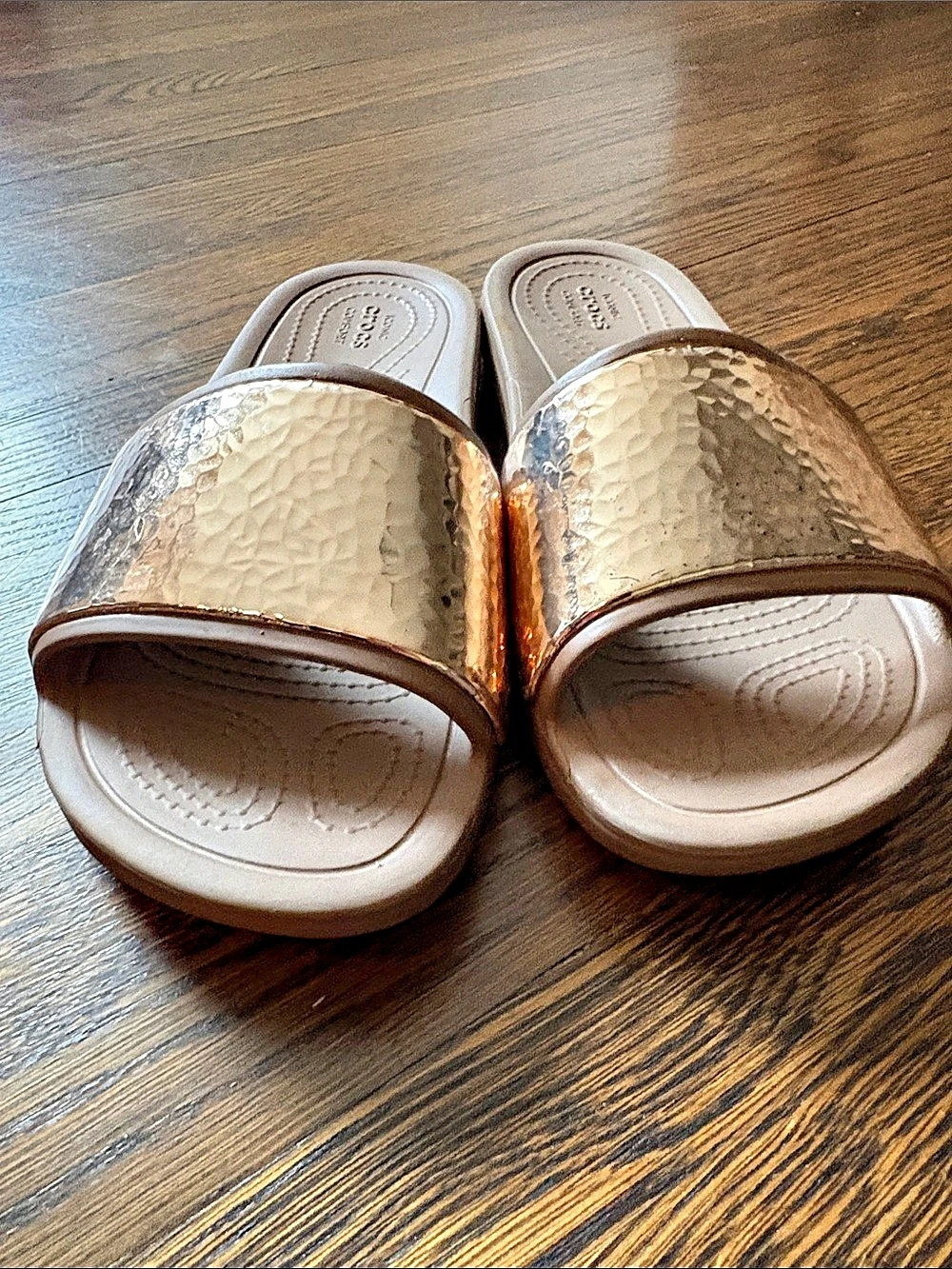 Crocs Sloane Hammered Metallic Slide Sandals in Gold